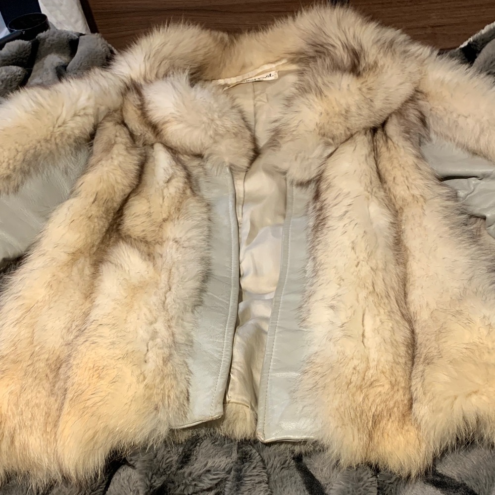 #393 Elegant Cream Fur Jacket